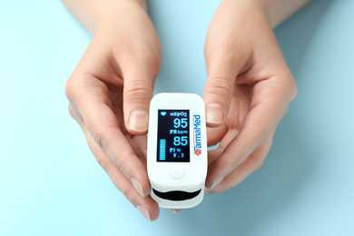 FarmaMed Saturimetro, Pulsossimetro, Ossimetro, Saturimetro da dito, Pulsossimetro da dito, Ossimetro da dito